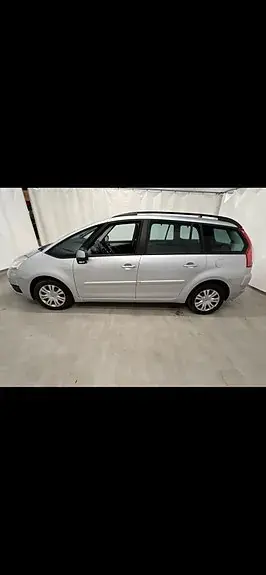 Citroen Grand C4 Picasso 2011 photo 2