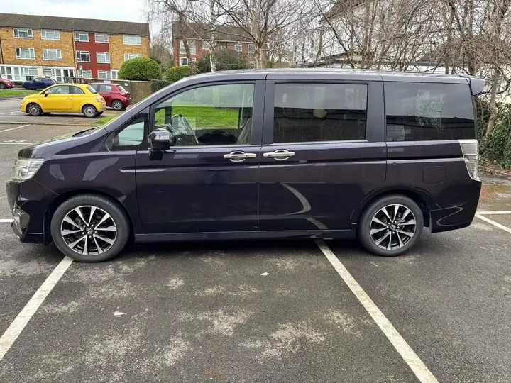 Honda Stepwagon 2014 photo 4