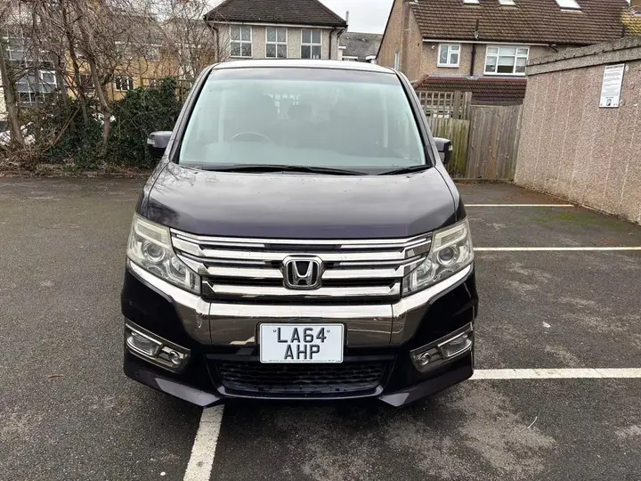Honda Stepwagon 2014 photo 2
