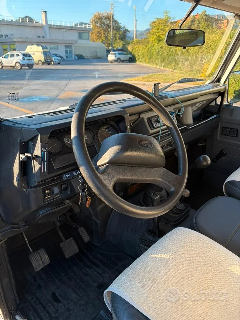 Land Rover Defender 2001 photo 5