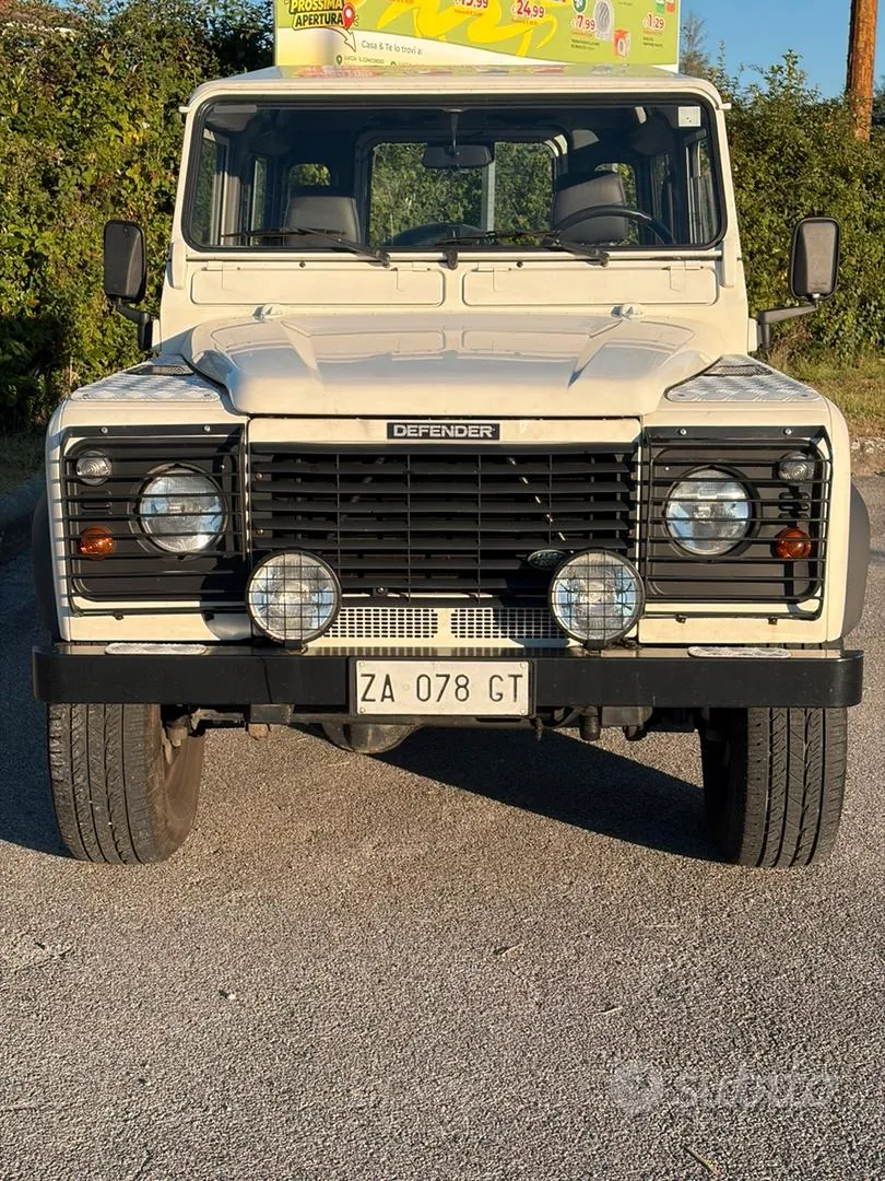 Land Rover Defender 2001 photo 2