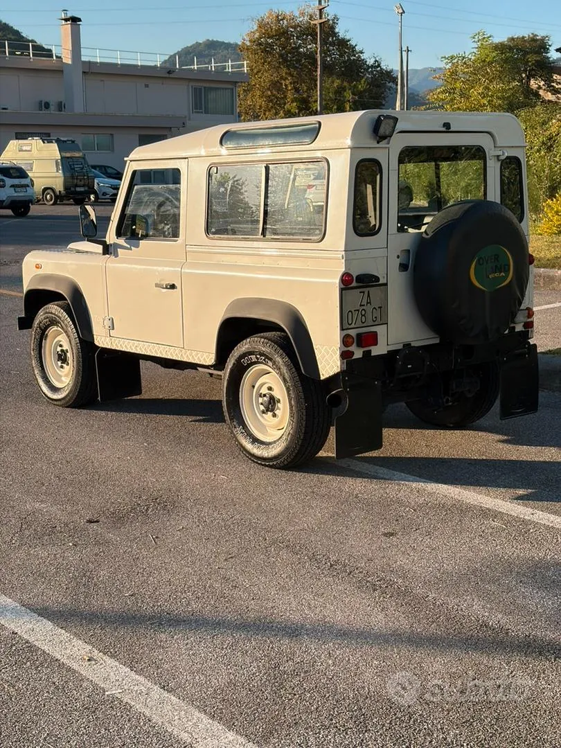 Land Rover Defender 2001 photo 3