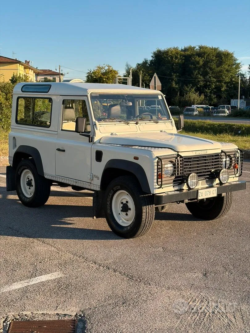 Land Rover Defender