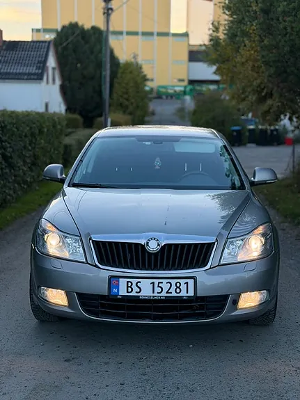 Skoda Octavia 2010 photo 2