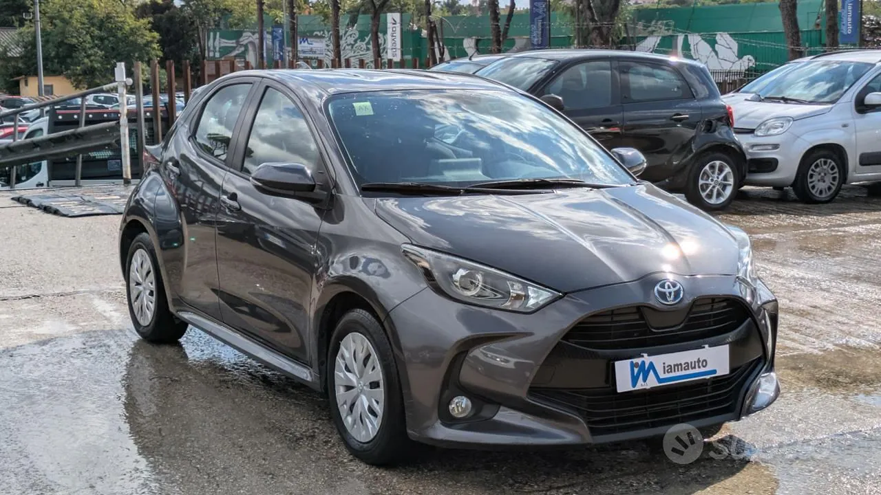 Toyota Yaris 2022 photo 2