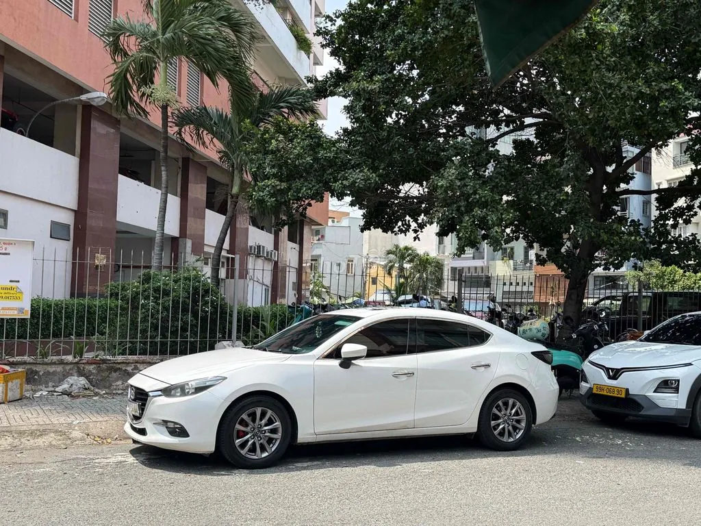 Mazda 3 2018 photo 2