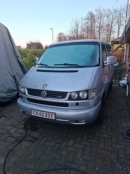 Volkswagen Caravelle 2000 photo 2
