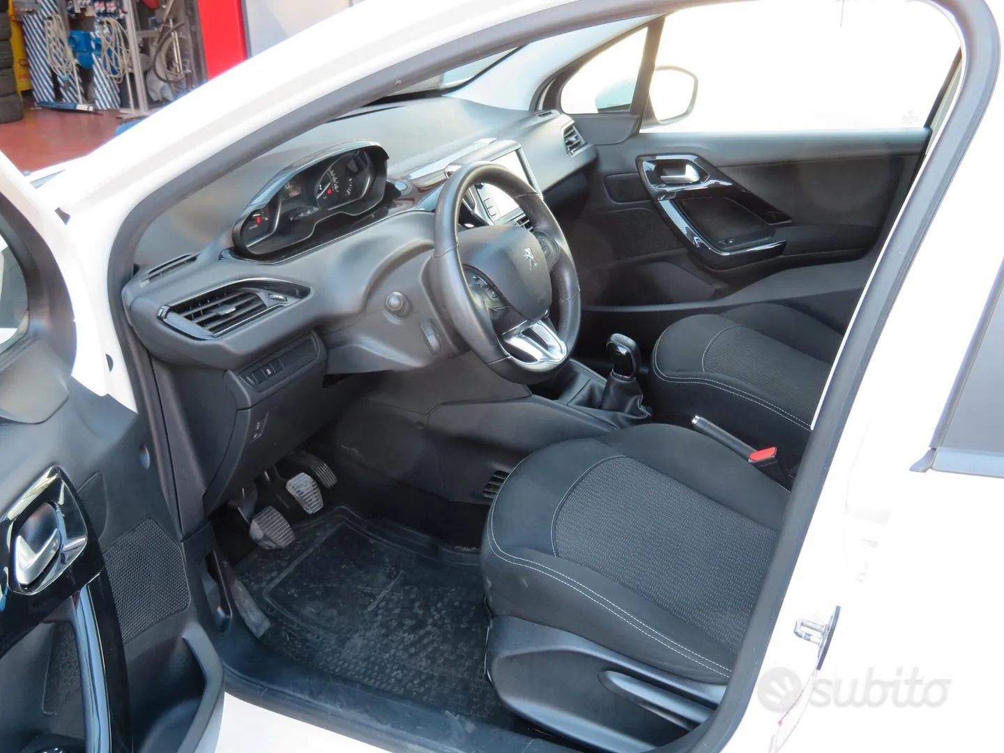 Peugeot 208 2017 photo 5