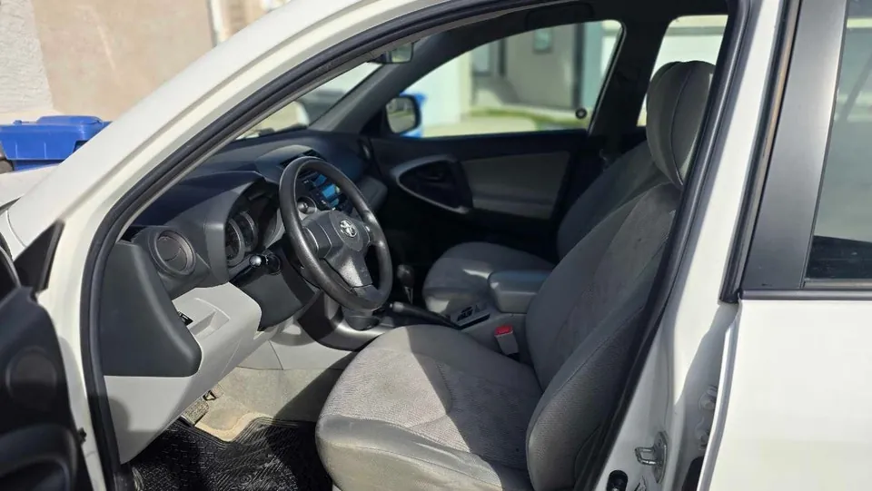 Toyota Rav4 2011 photo 2