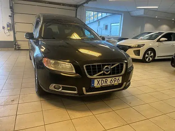 Volvo V70 2012 photo 2