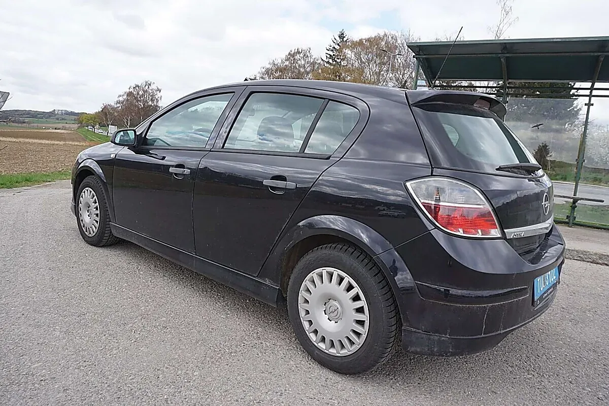 Opel Astra 2009 photo 3