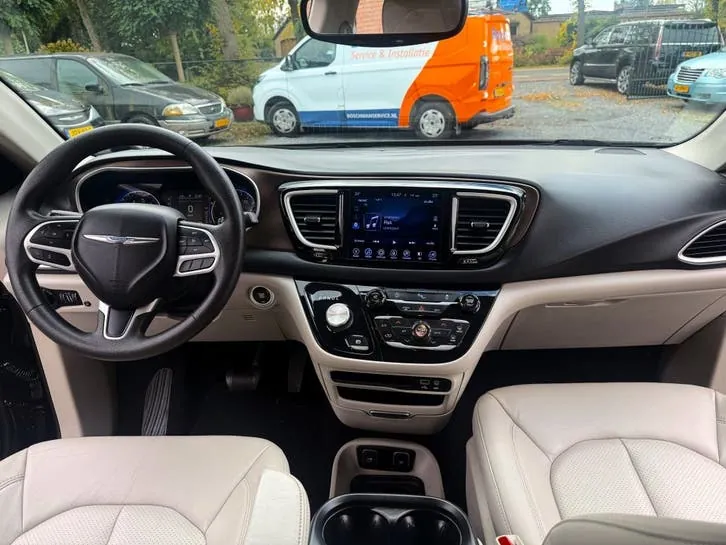 Chrysler Grand Voyager 2017 photo 3
