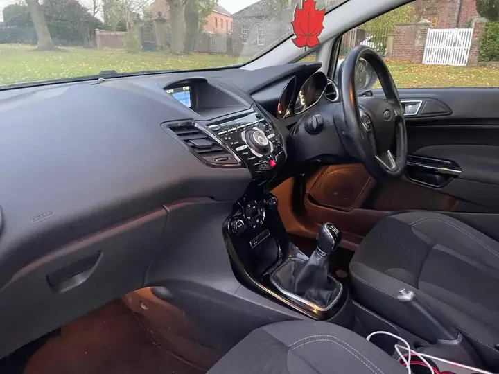 Ford Fiesta 2014 photo 2