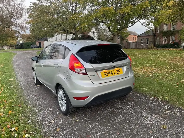 Ford Fiesta 2014 photo 3