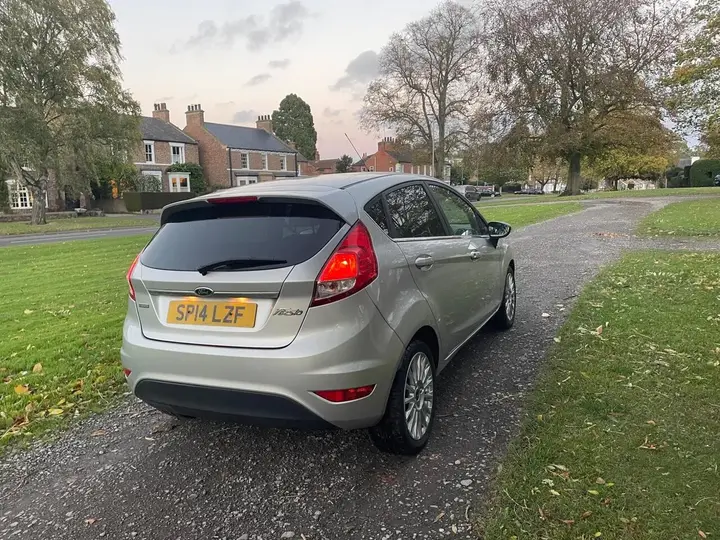 Ford Fiesta 2014 photo 5