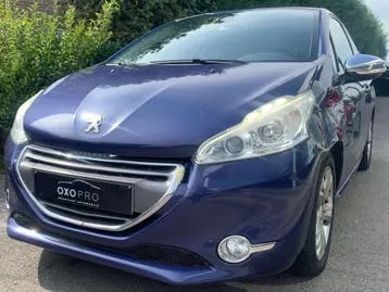 Peugeot 208 2012 photo 2