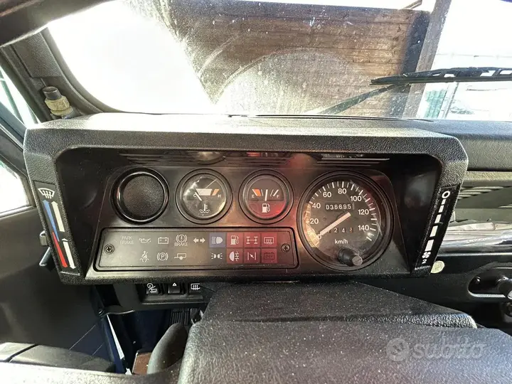 Land Rover Defender 1990 photo 2