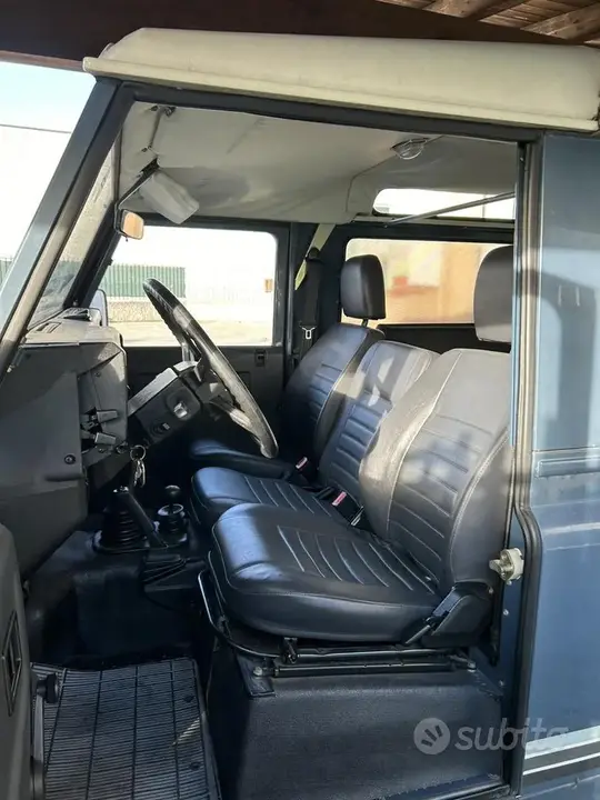 Land Rover Defender 1990 photo 5