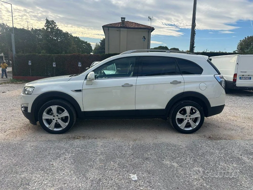 Chevrolet Captiva 2012 photo 2