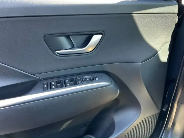 Hyundai Kona 2023 photo 3