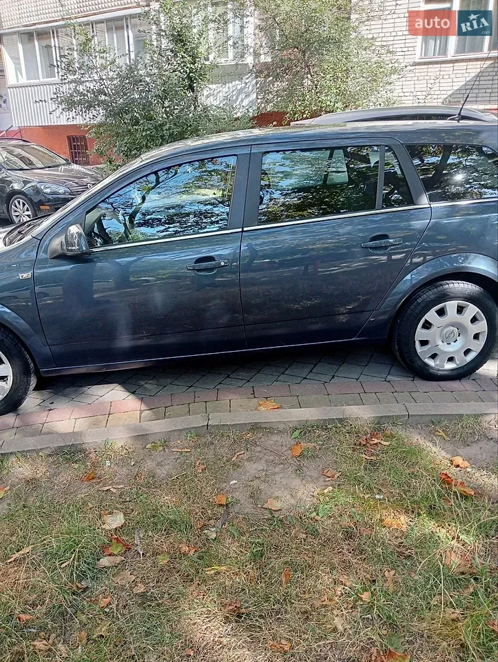 Opel Astra 2010 photo 3