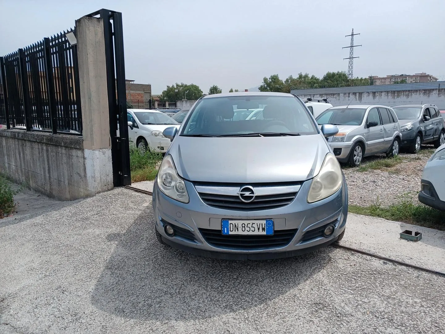 Opel Corsa 2010 photo 2