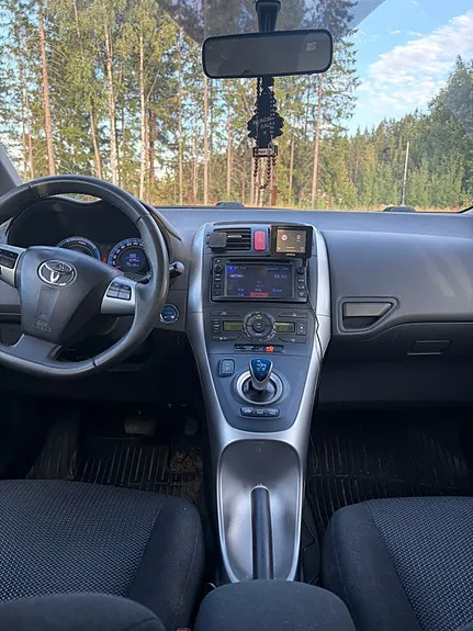Toyota Auris 2012 photo 5