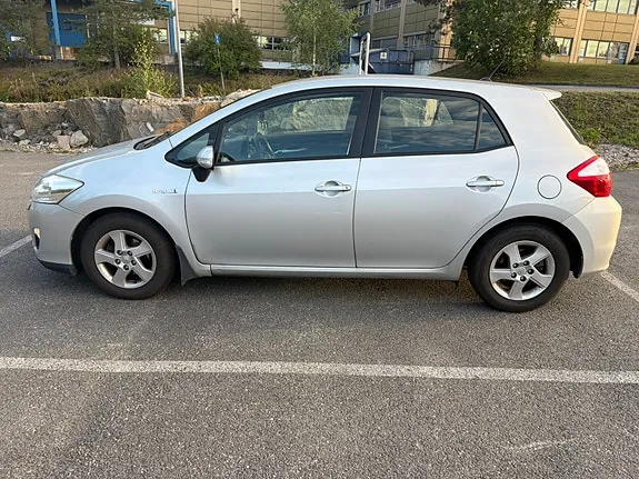 Toyota Auris 2012 photo 2