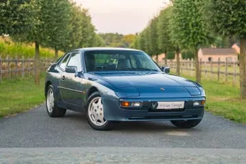 Porsche 944