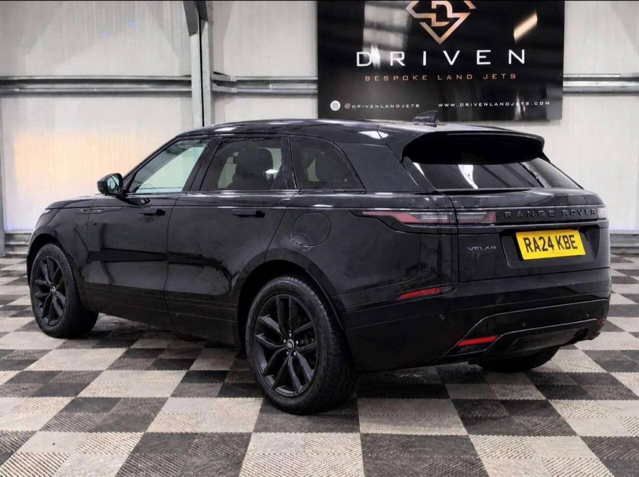 Land Rover Range Rover Velar 2024 photo 2