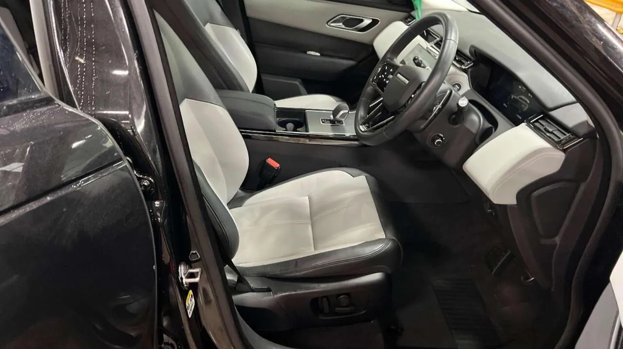 Land Rover Range Rover Velar 2024 photo 3