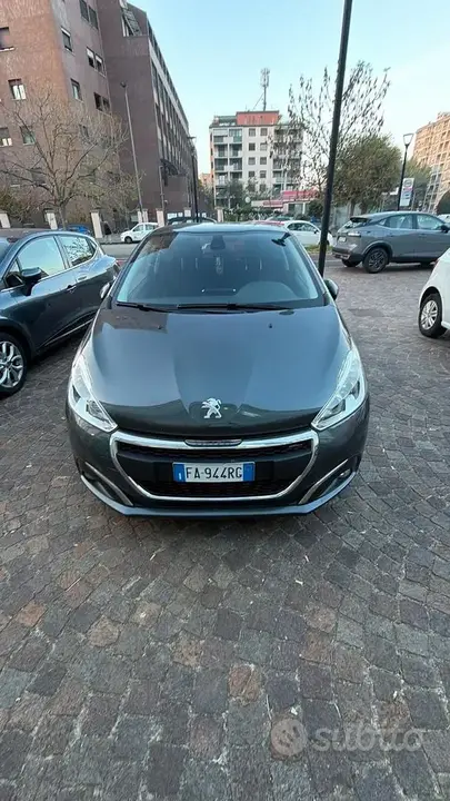Peugeot 208 2015 photo 5