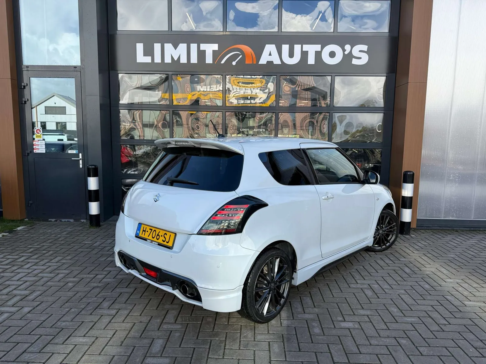 Suzuki Swift 2012 photo 2