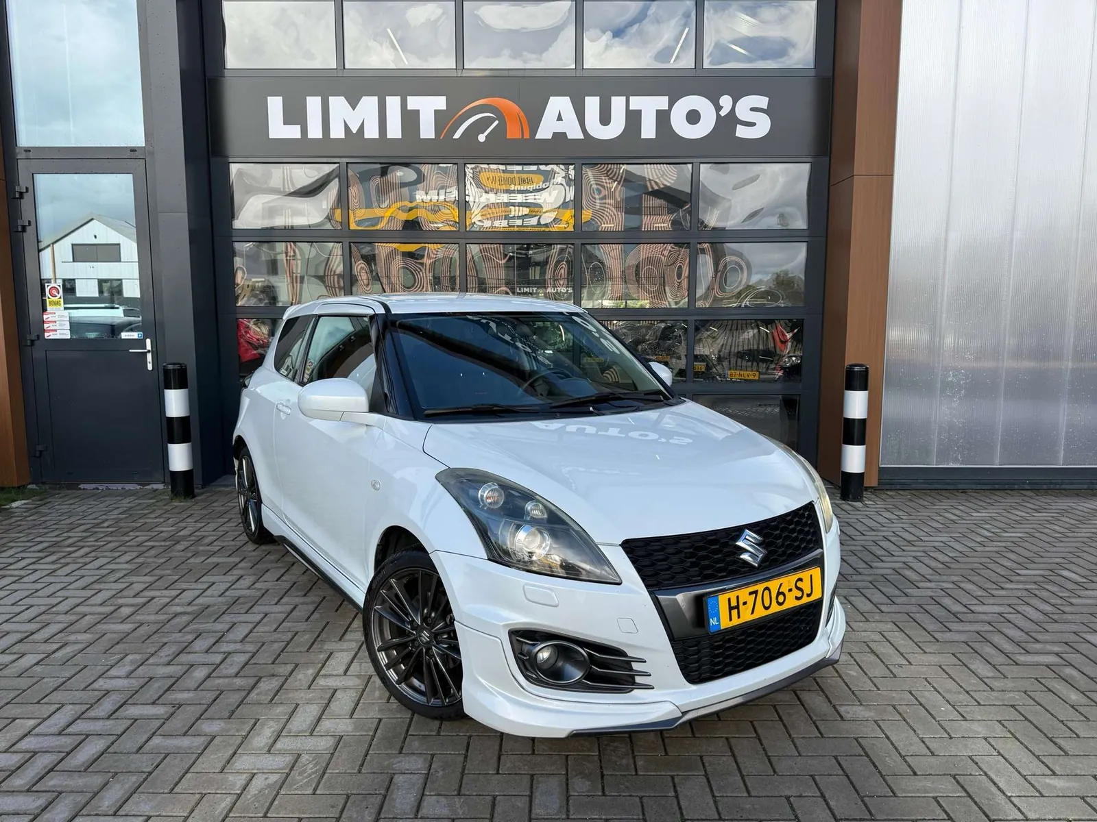 Suzuki Swift 2012 photo 4