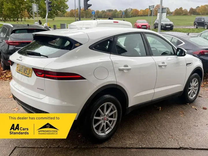 Jaguar E-Pace 2018 photo 3