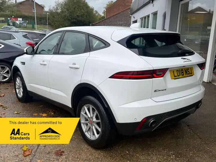 Jaguar E-Pace 2018 photo 5