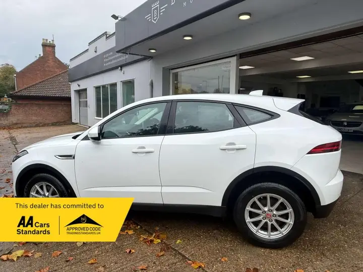 Jaguar E-Pace 2018 photo 4