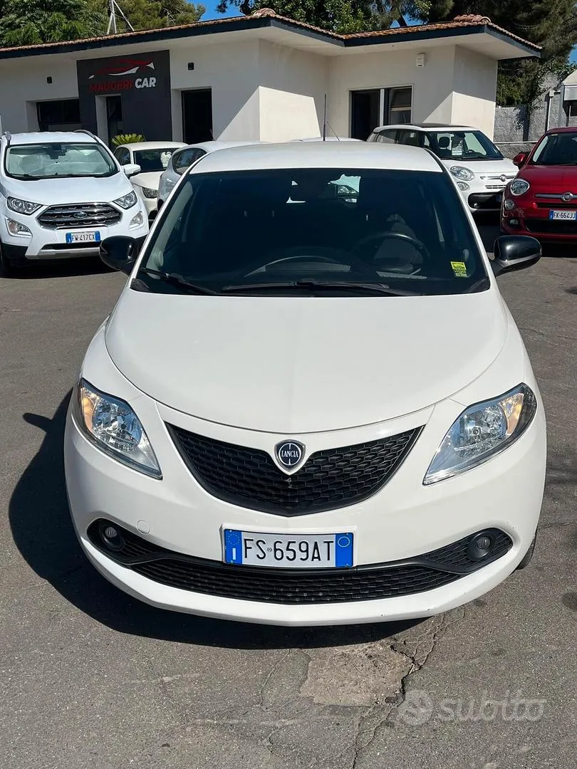 Lancia Ypsilon