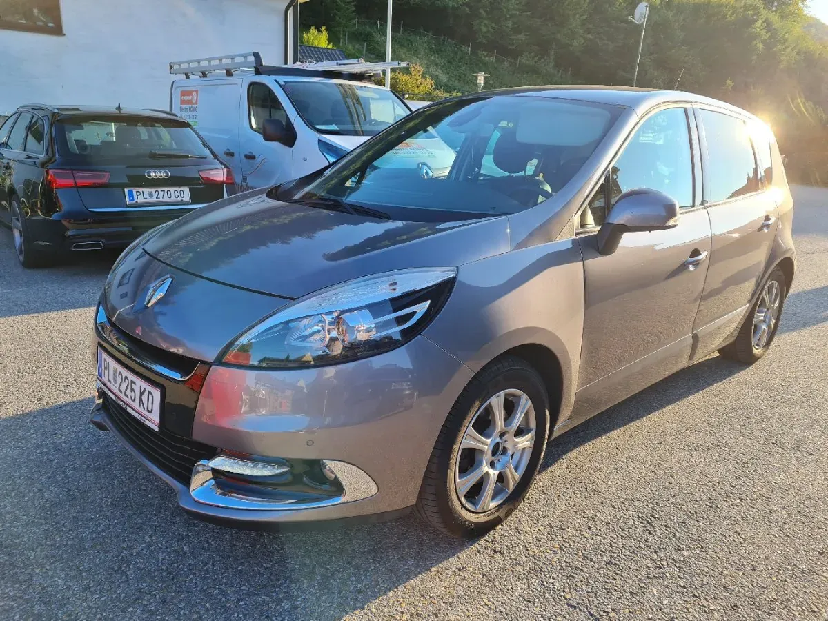 Renault Scenic 2012 photo 2