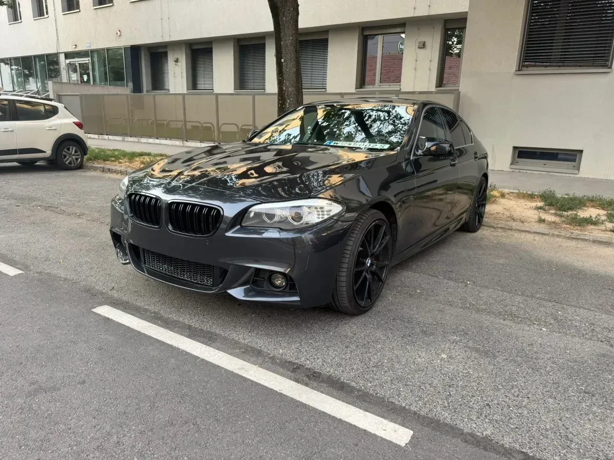 BMW 5 Series 2011 photo 2