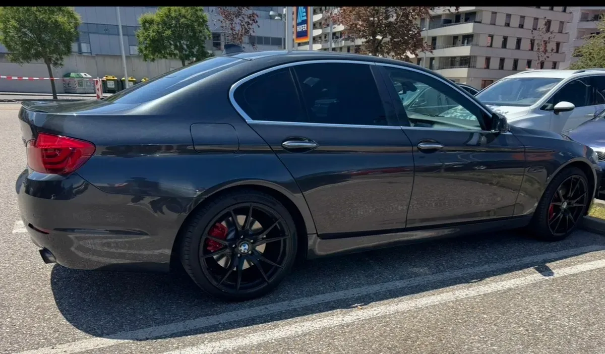 BMW 5 Series 2011 photo 3