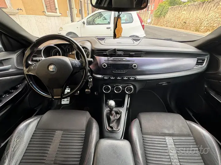 Alfa Romeo Giulietta 2010 photo 4