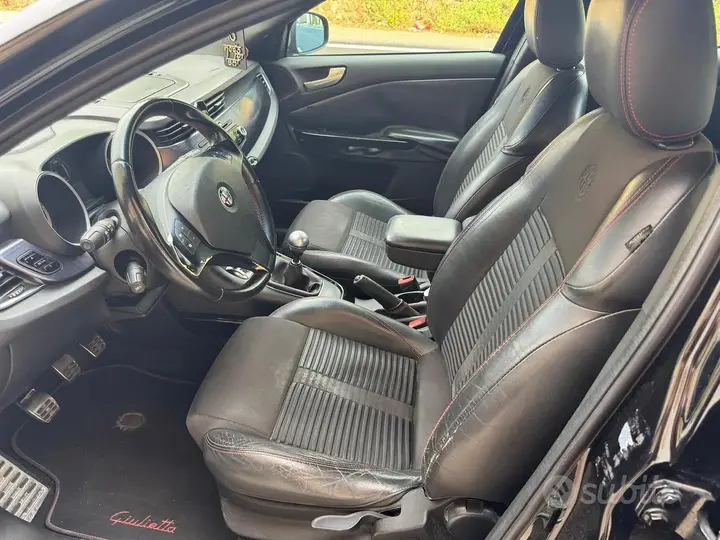 Alfa Romeo Giulietta 2010 photo 2