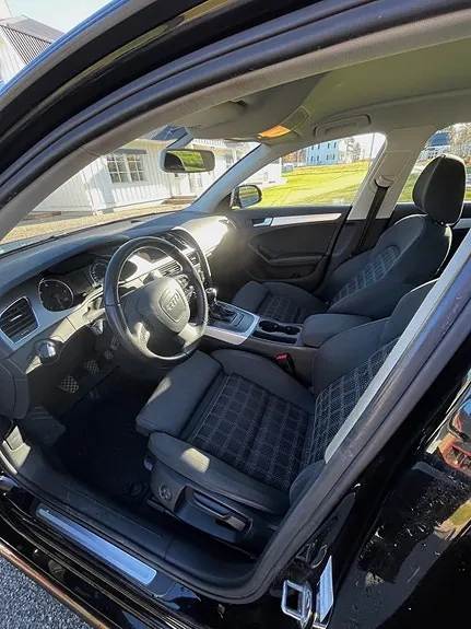 Audi A4 2012 photo 5
