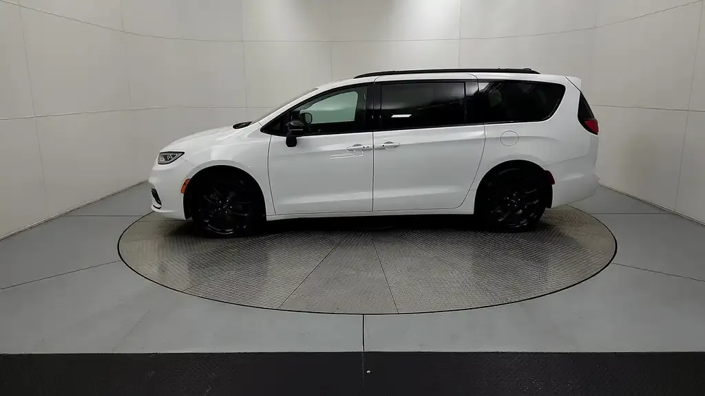 Chrysler Pacifica 2024 photo 5