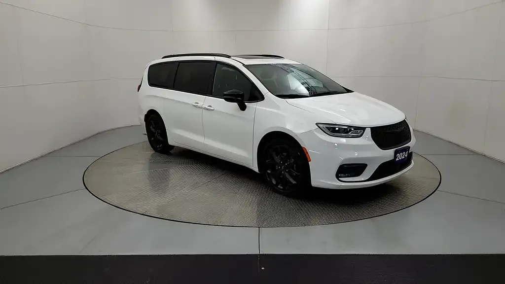 Chrysler Pacifica 2024 photo 2