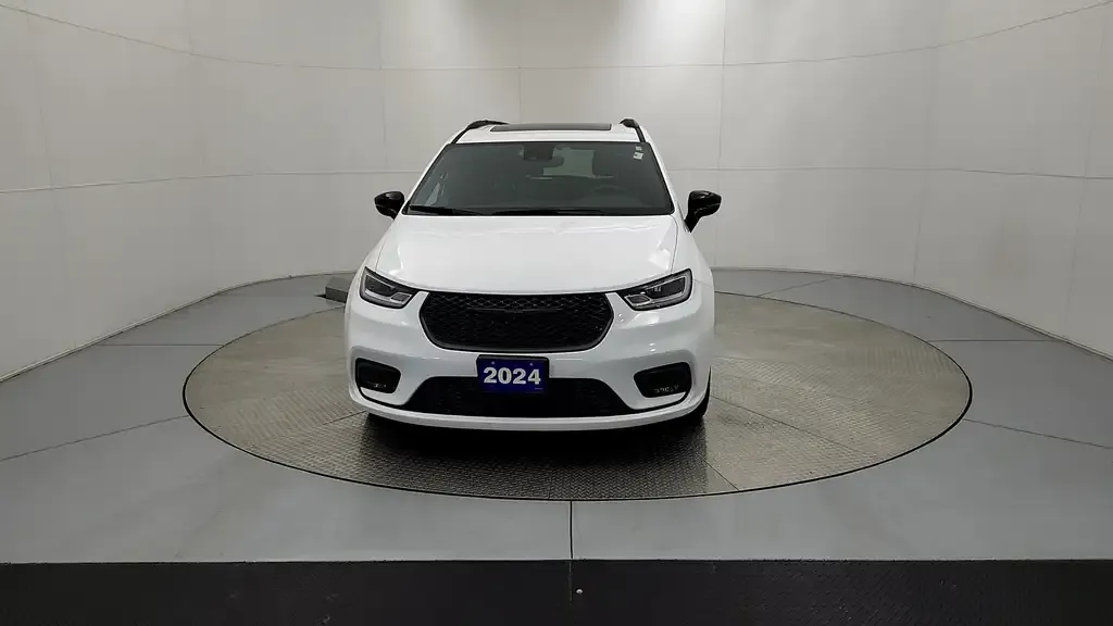 Chrysler Pacifica 2024 photo 3