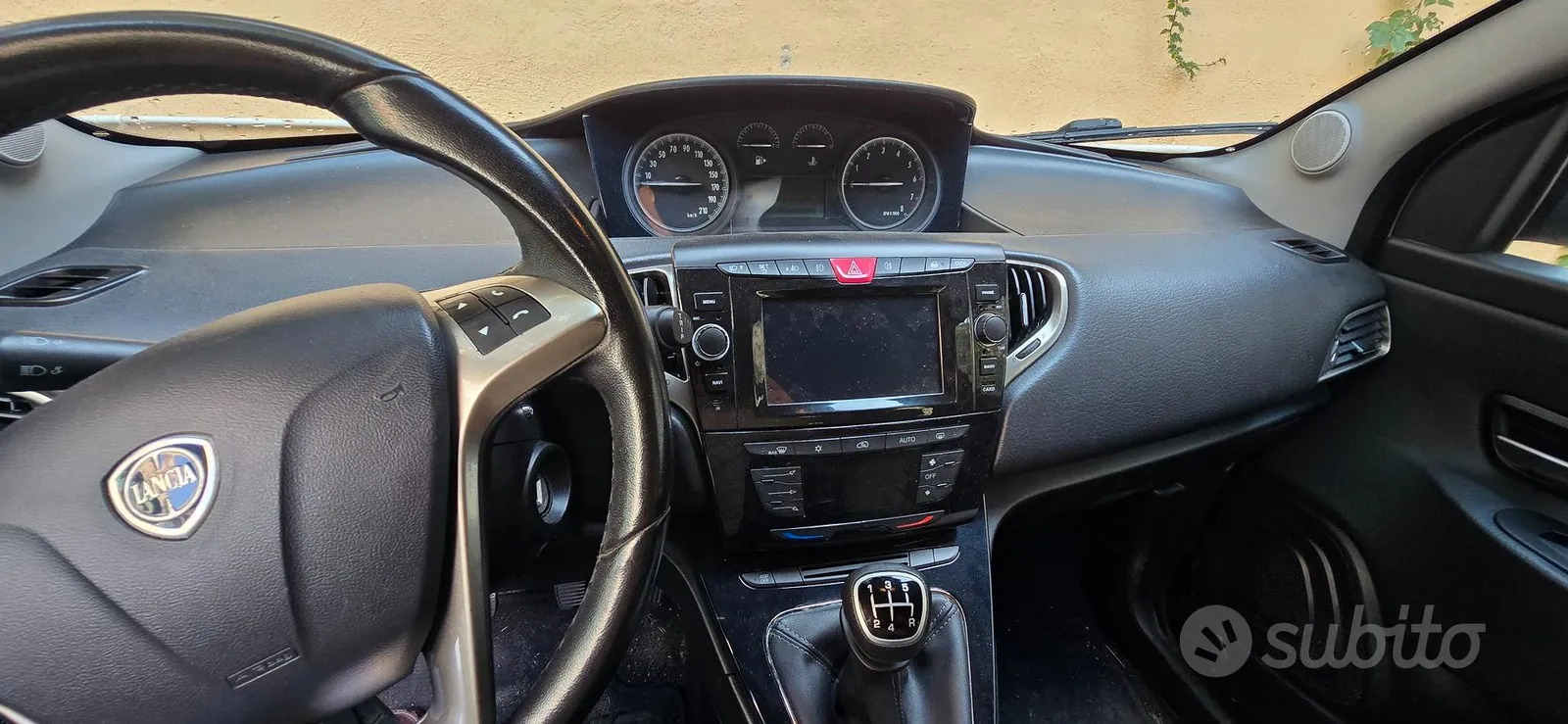 Lancia Ypsilon 2015 photo 3