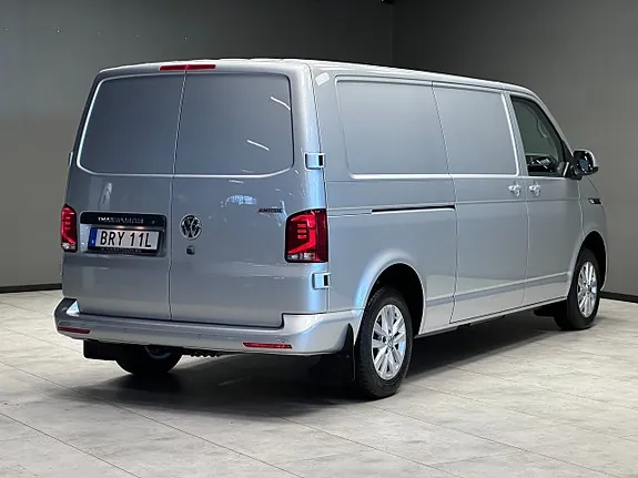 Volkswagen Transporter 2022 photo 2