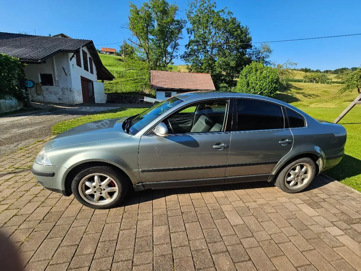 Volkswagen Passat 2004 photo 2
